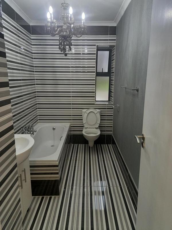 To Let 2 Bedroom Property for Rent in Somerset West Western Cape